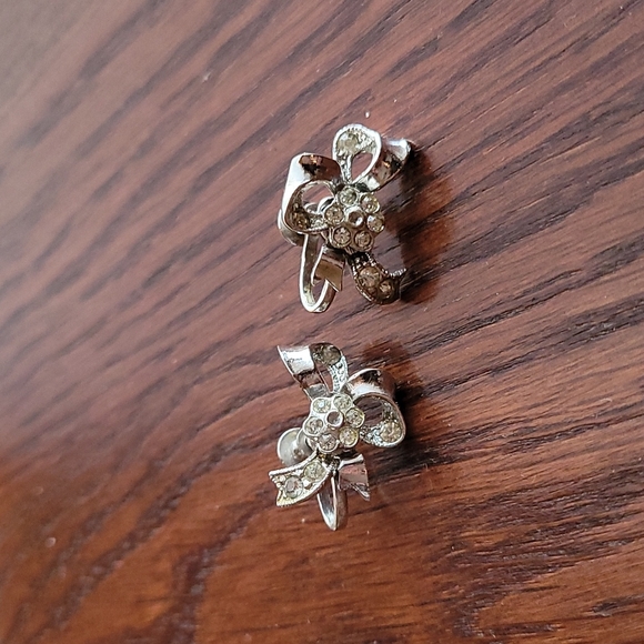 Vintage Coro Silver Rhinestone Screw-Back Earrings - Picture 2 of 3